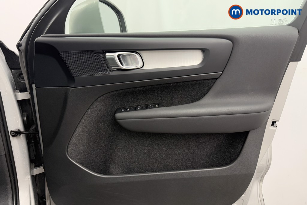 Volvo Xc40 Core Automatic Petrol SUV - Stock Number (1605495) - 16th supplementary image