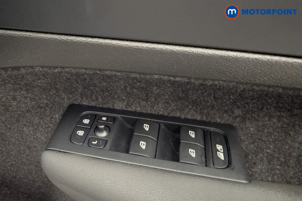 Volvo Xc40 Core Automatic Petrol SUV - Stock Number (1605495) - 17th supplementary image