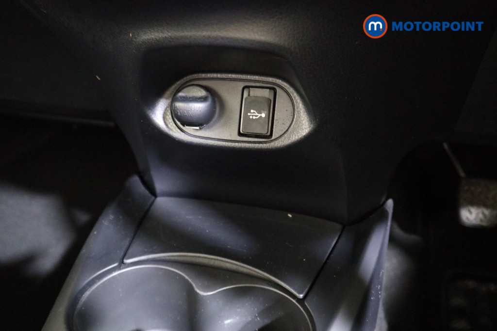 Toyota Yaris Icon Tech Manual Petrol Hatchback - Stock Number (1605800) - 8th supplementary image