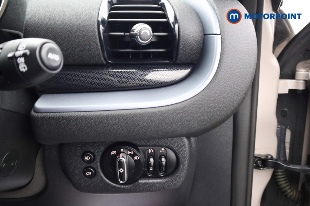 Mini Clubman Cooper Exclusive Manual Petrol Estate - Stock Number (1607637) - 7th supplementary image