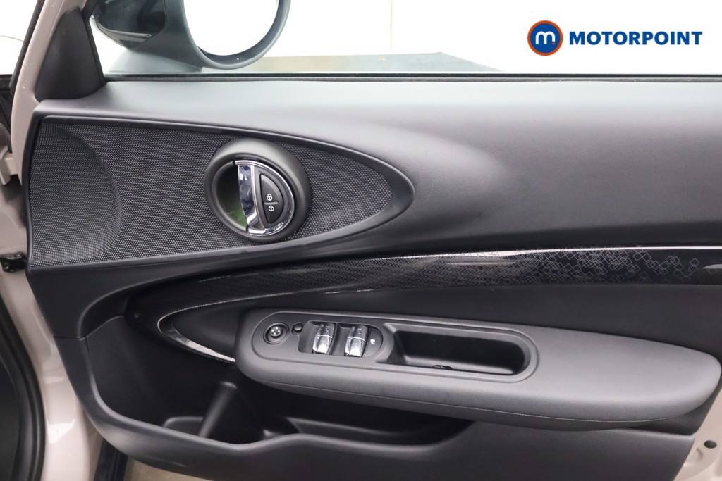 Mini Clubman Cooper Exclusive Manual Petrol Estate - Stock Number (1607637) - 13th supplementary image