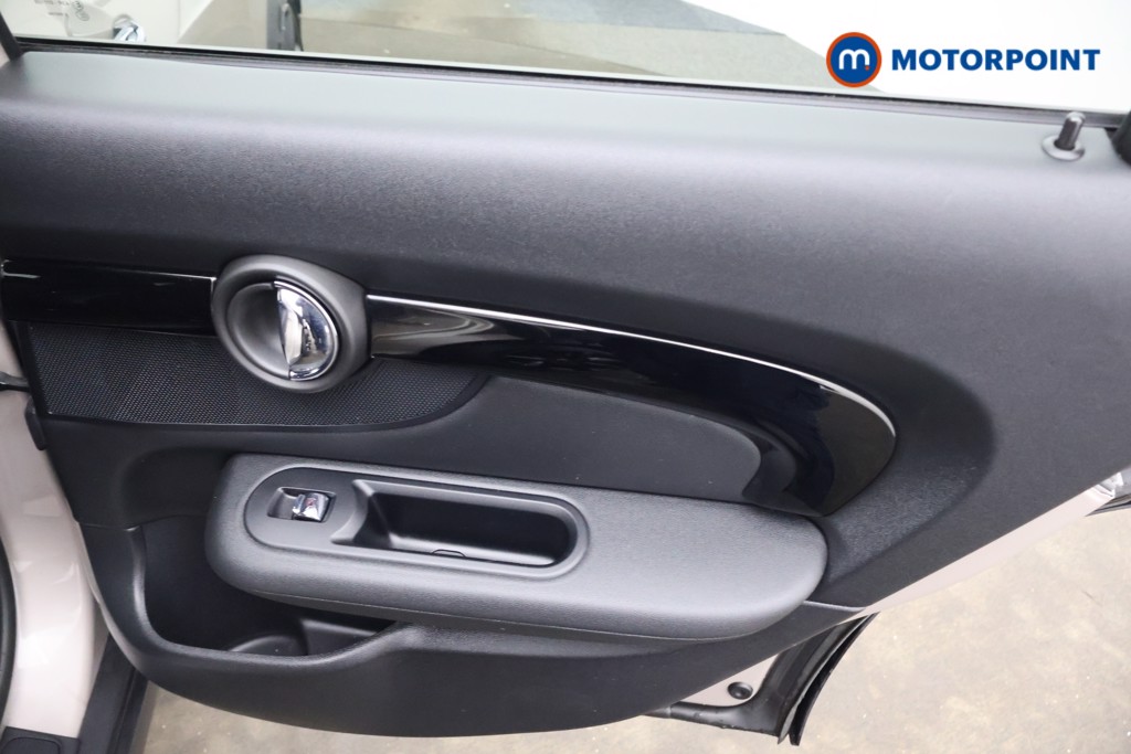 Mini Clubman Cooper Exclusive Manual Petrol Estate - Stock Number (1607637) - 18th supplementary image