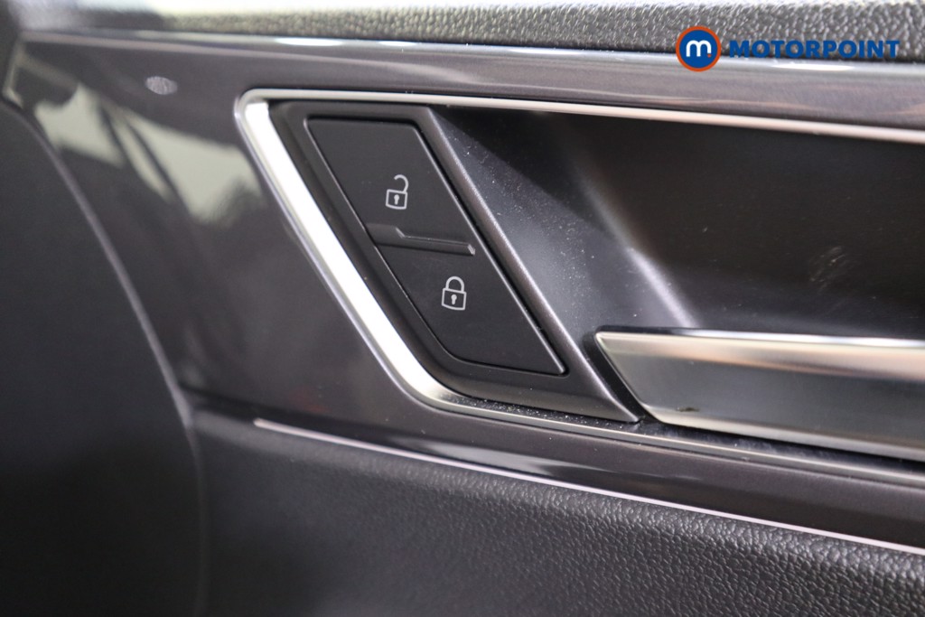 Volkswagen Polo R-Line Manual Petrol Hatchback - Stock Number (1607646) - 12th supplementary image