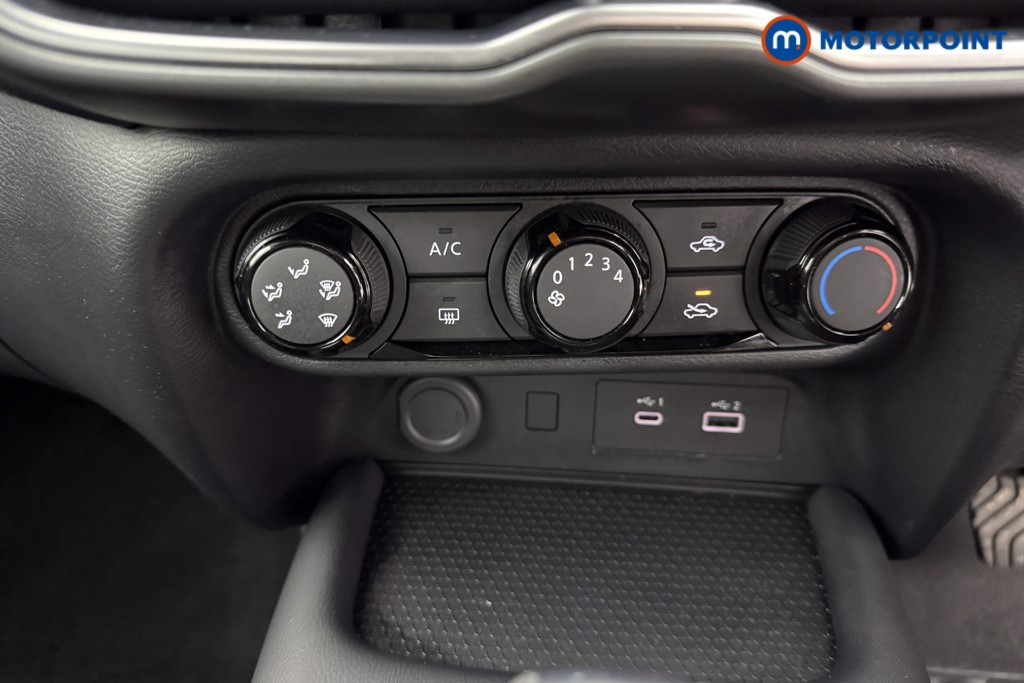 Nissan Juke Acenta Premium Automatic Petrol SUV - Stock Number (1607758) - 8th supplementary image