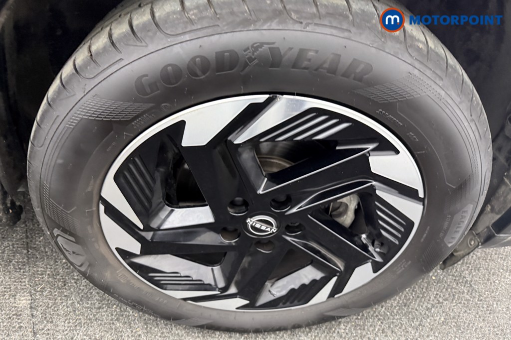 Nissan Qashqai N-Connecta Automatic Petrol SUV - Stock Number (1607759) - 33rd supplementary image