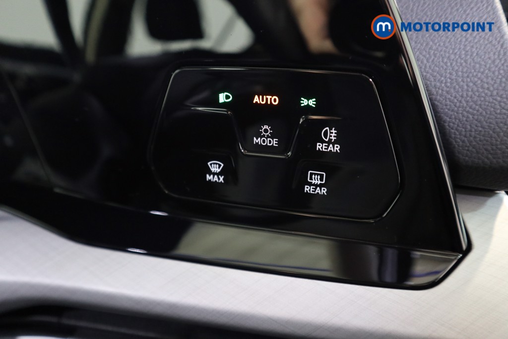 Volkswagen Golf Life Automatic Petrol Hatchback - Stock Number (1607841) - 9th supplementary image