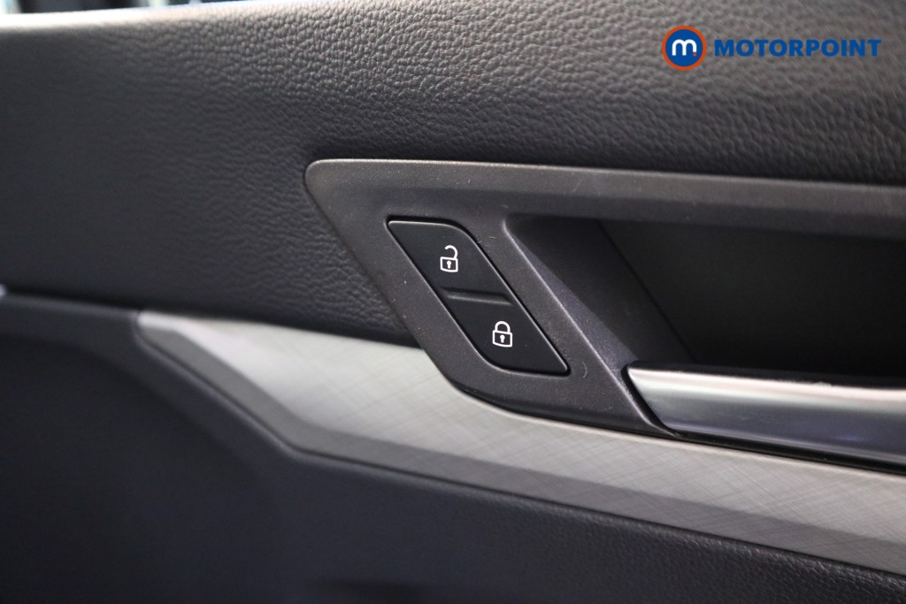 Volkswagen Golf Life Automatic Petrol Hatchback - Stock Number (1607841) - 10th supplementary image