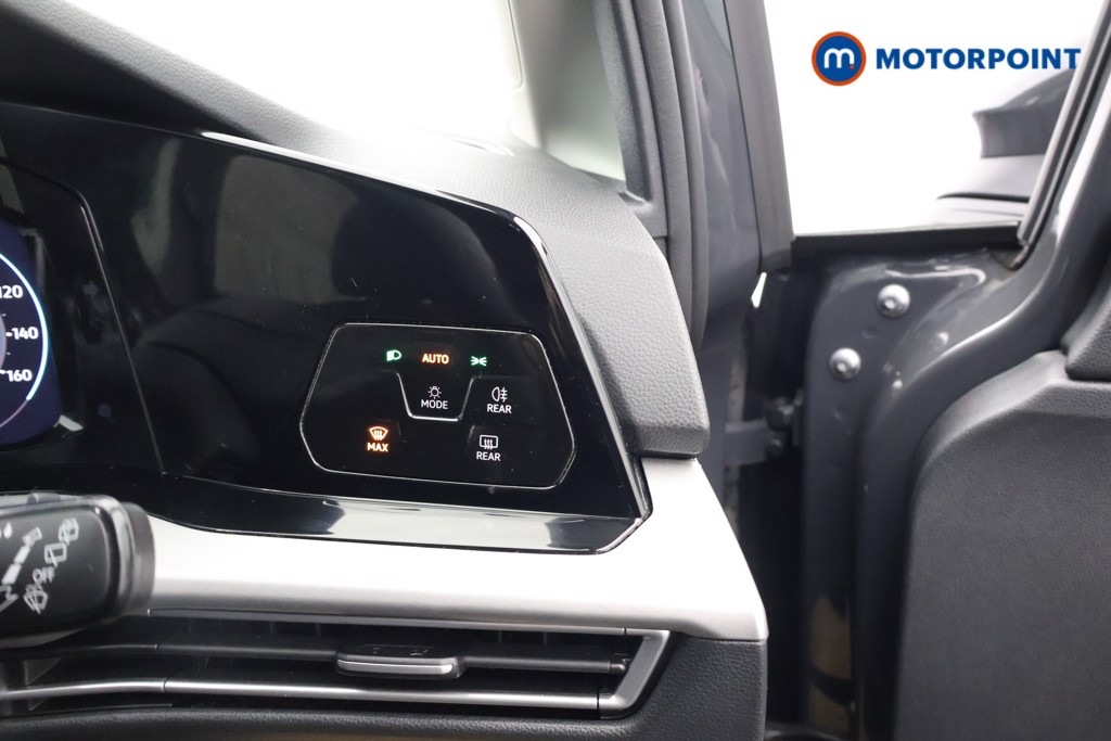 Volkswagen Golf Life Automatic Petrol Hatchback - Stock Number (1608342) - 4th supplementary image