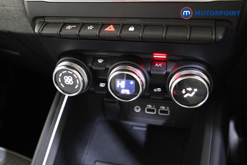 Renault Clio Techno Manual Petrol Hatchback - Stock Number (1608431) - 8th supplementary image