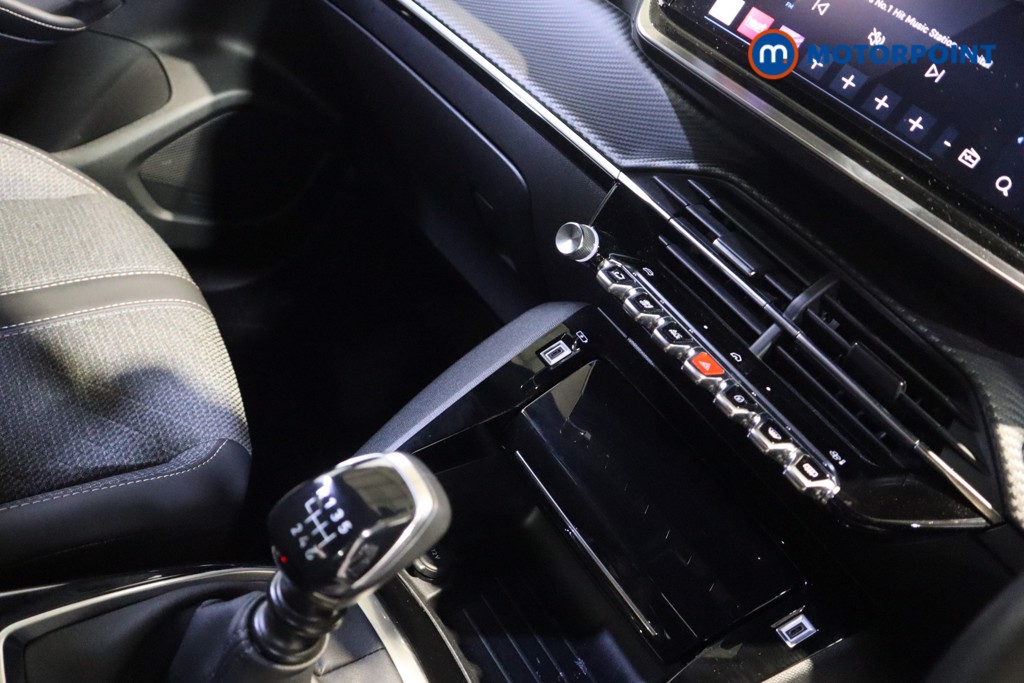 Peugeot 2008 Allure Manual Petrol SUV - Stock Number (1608556) - 7th supplementary image