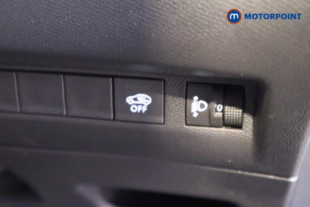 Peugeot 2008 Allure Manual Petrol SUV - Stock Number (1608556) - 12th supplementary image