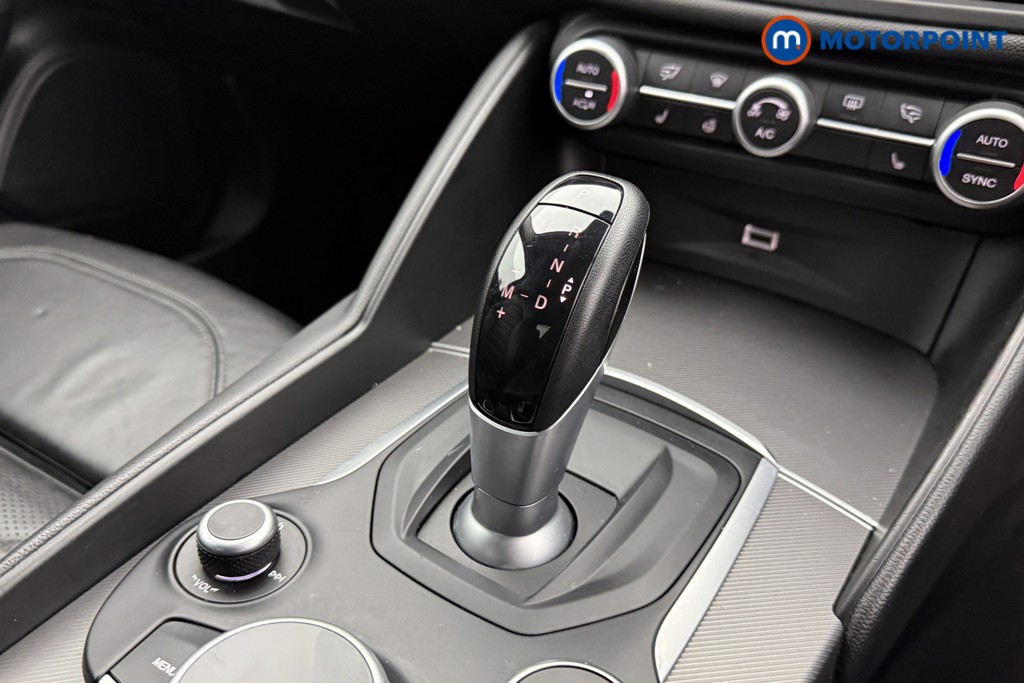 Alfa Romeo Giulia Veloce Automatic Petrol Saloon - Stock Number (1588855) - 14th supplementary image
