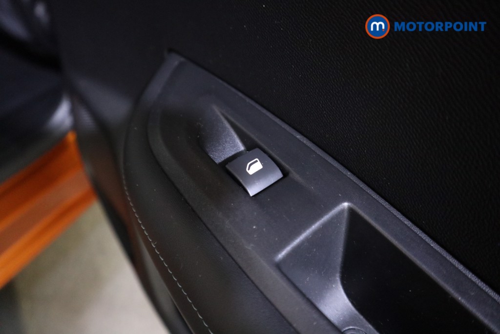 Peugeot 2008 Allure Premium Manual Petrol SUV - Stock Number (1596110) - 17th supplementary image