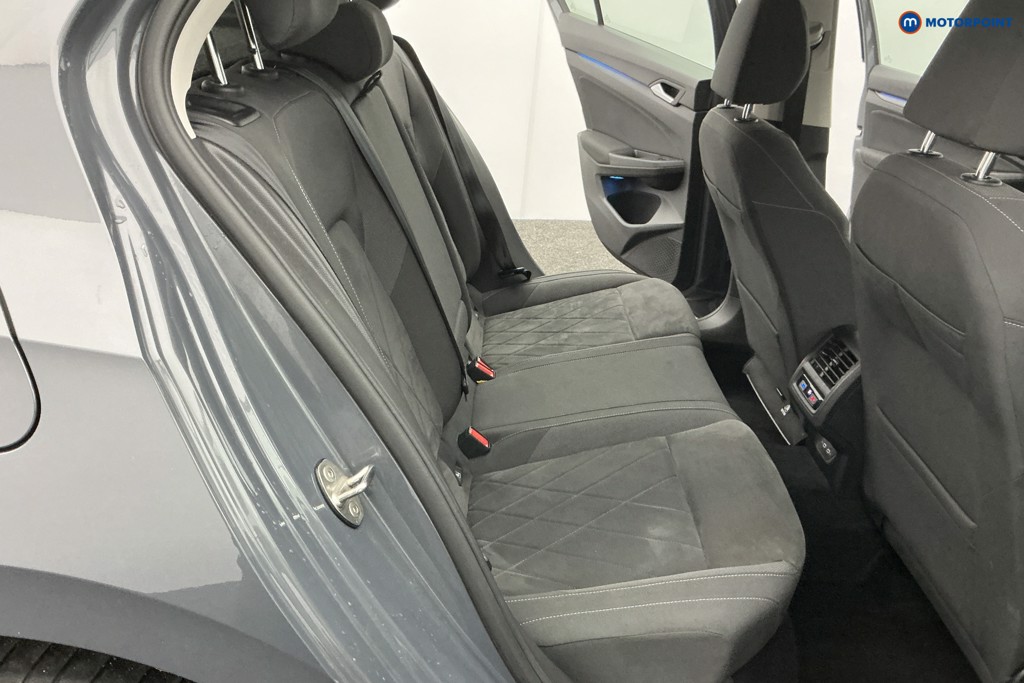 Volkswagen Golf Style Manual Petrol Hatchback - Stock Number (1596761) - 7th supplementary image