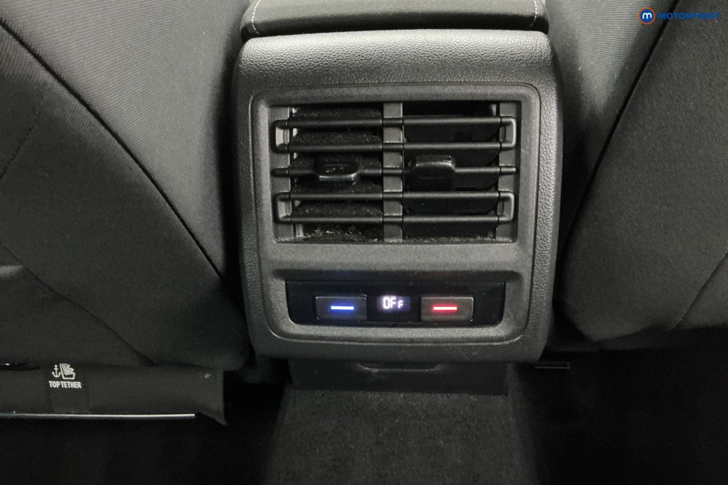 Volkswagen Golf Style Manual Petrol Hatchback - Stock Number (1596761) - 16th supplementary image