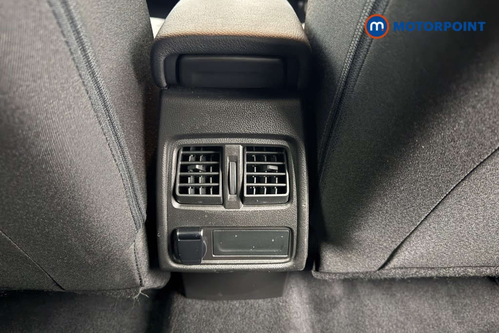 Renault Captur Iconic Edition Manual Petrol SUV - Stock Number (1598241) - 18th supplementary image