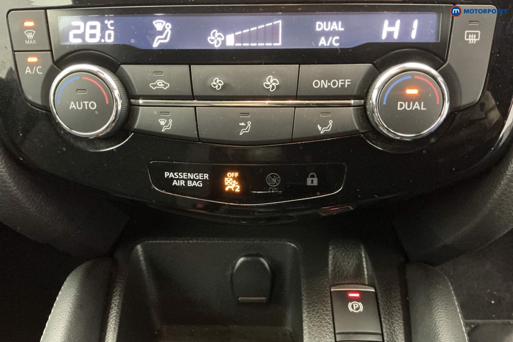 Nissan Qashqai N-Connecta Manual Petrol SUV - Stock Number (1601381) - 17th supplementary image