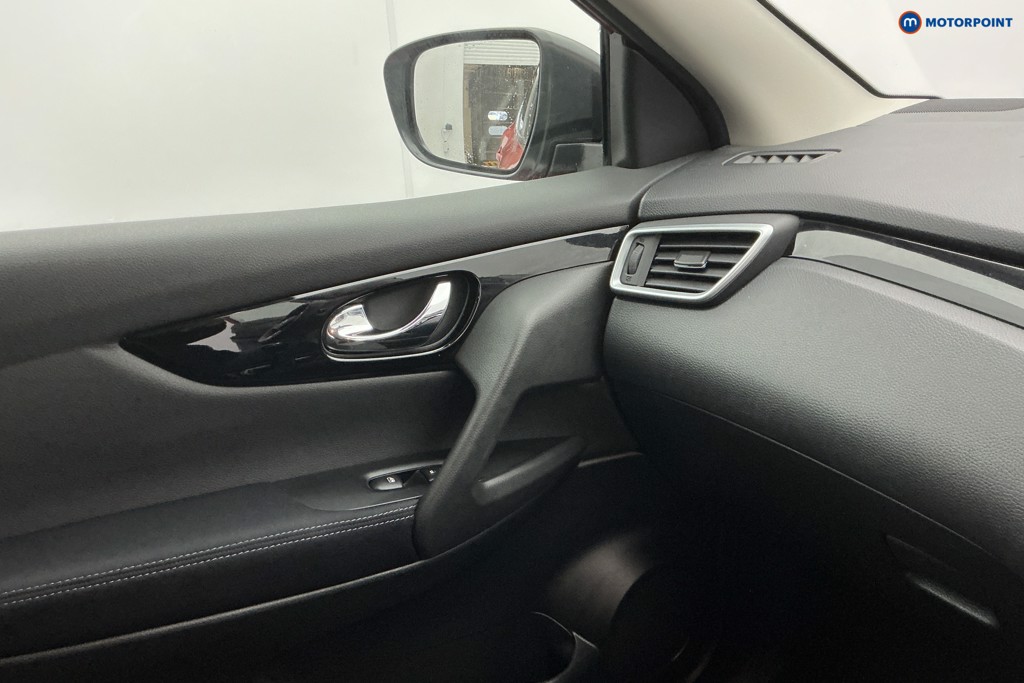 Nissan Qashqai N-Connecta Manual Petrol SUV - Stock Number (1601381) - 18th supplementary image