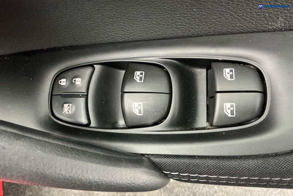Nissan Qashqai N-Connecta Manual Petrol SUV - Stock Number (1601381) - 24th supplementary image