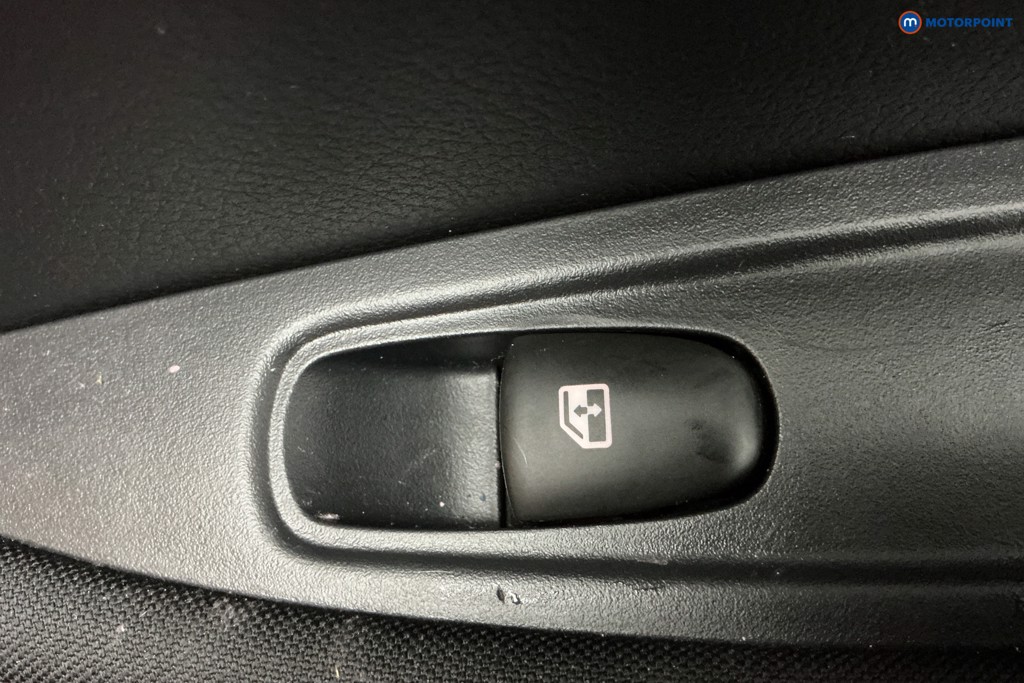 Nissan Qashqai N-Connecta Manual Petrol SUV - Stock Number (1601381) - 27th supplementary image