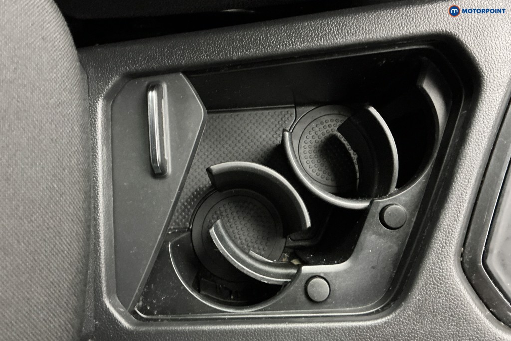 Volkswagen Tiguan Active Manual Petrol SUV - Stock Number (1601589) - 17th supplementary image