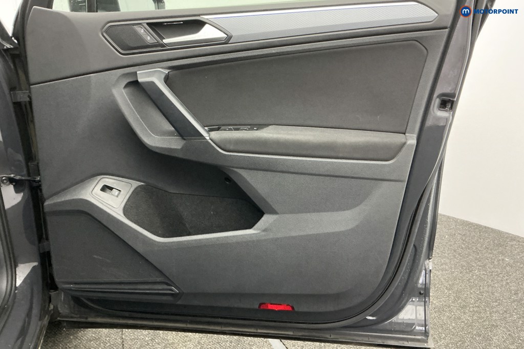 Volkswagen Tiguan Active Manual Petrol SUV - Stock Number (1601589) - 24th supplementary image
