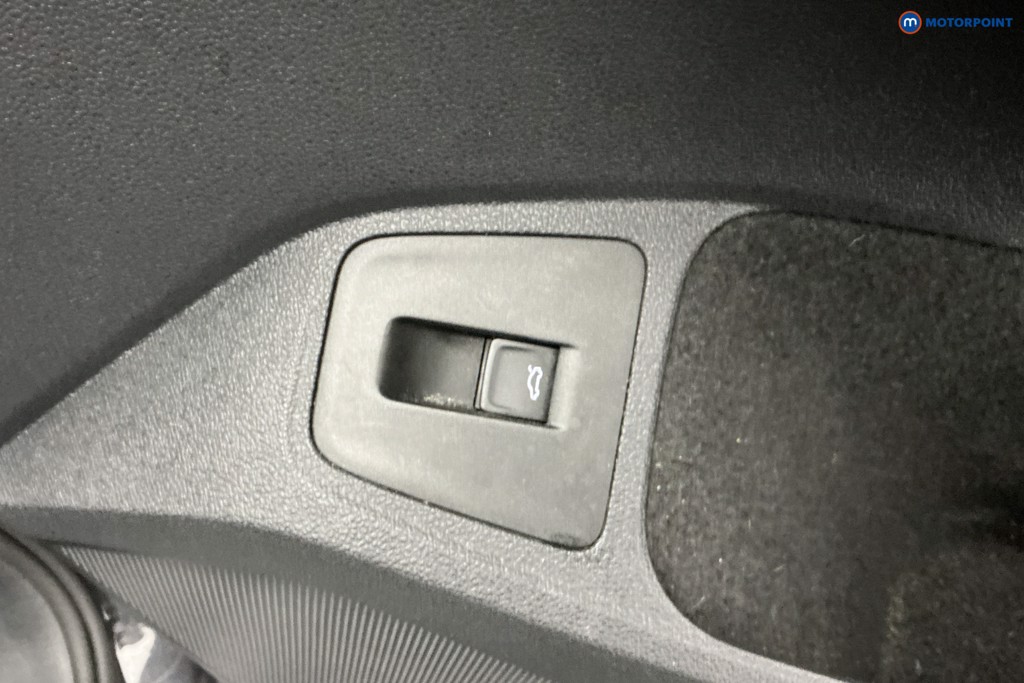 Volkswagen Tiguan Active Manual Petrol SUV - Stock Number (1601589) - 27th supplementary image