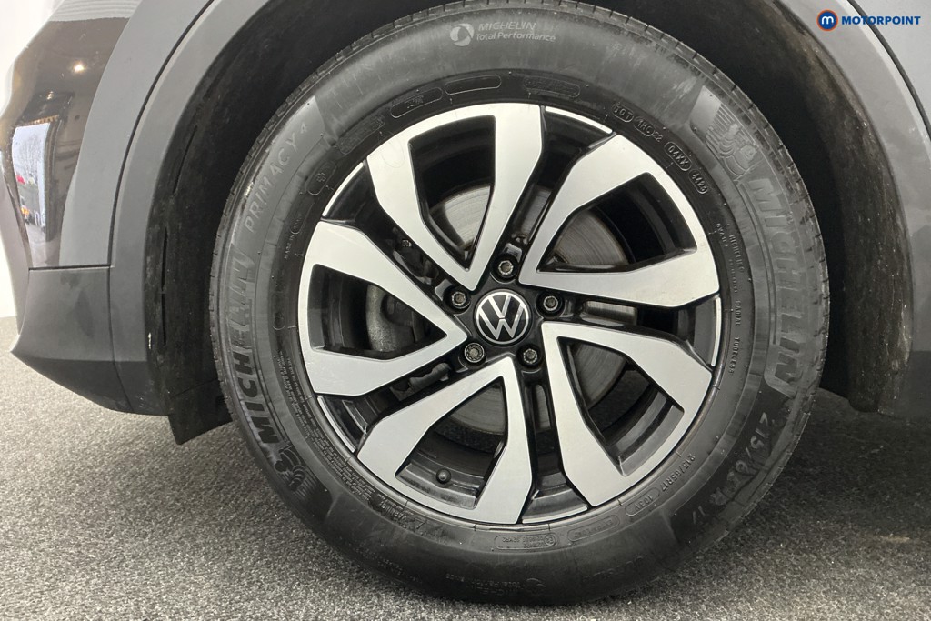 Volkswagen Tiguan Active Manual Petrol SUV - Stock Number (1601589) - 37th supplementary image