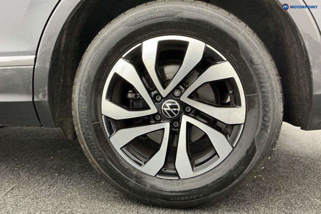 Volkswagen Tiguan Active Manual Petrol SUV - Stock Number (1601589) - 38th supplementary image