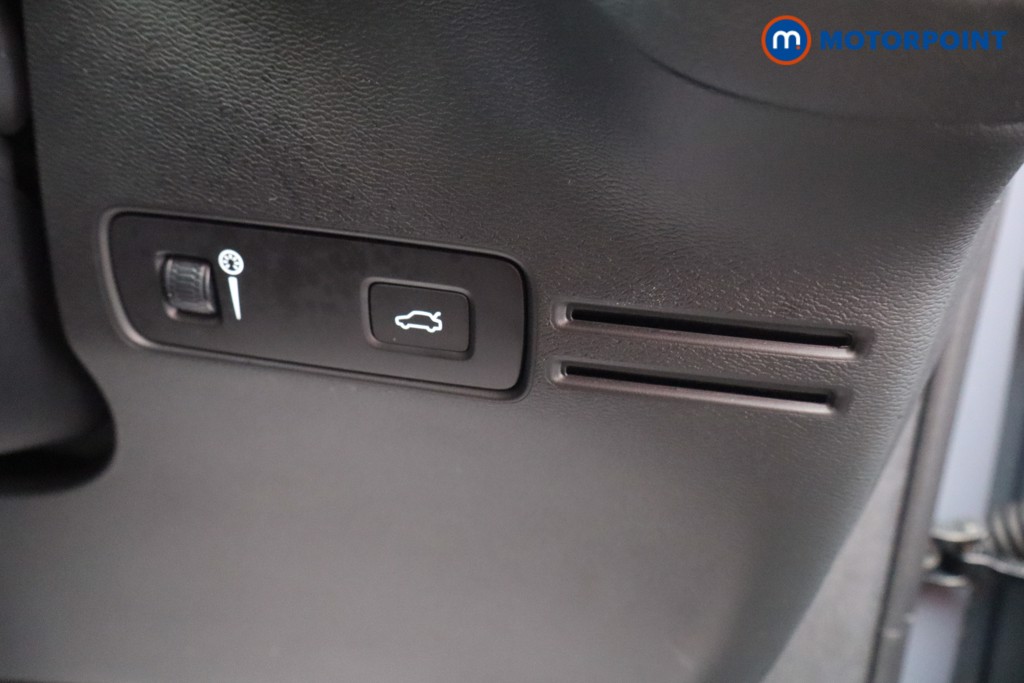 Volvo Xc40 R Design Pro Automatic Petrol SUV - Stock Number (1602033) - 6th supplementary image