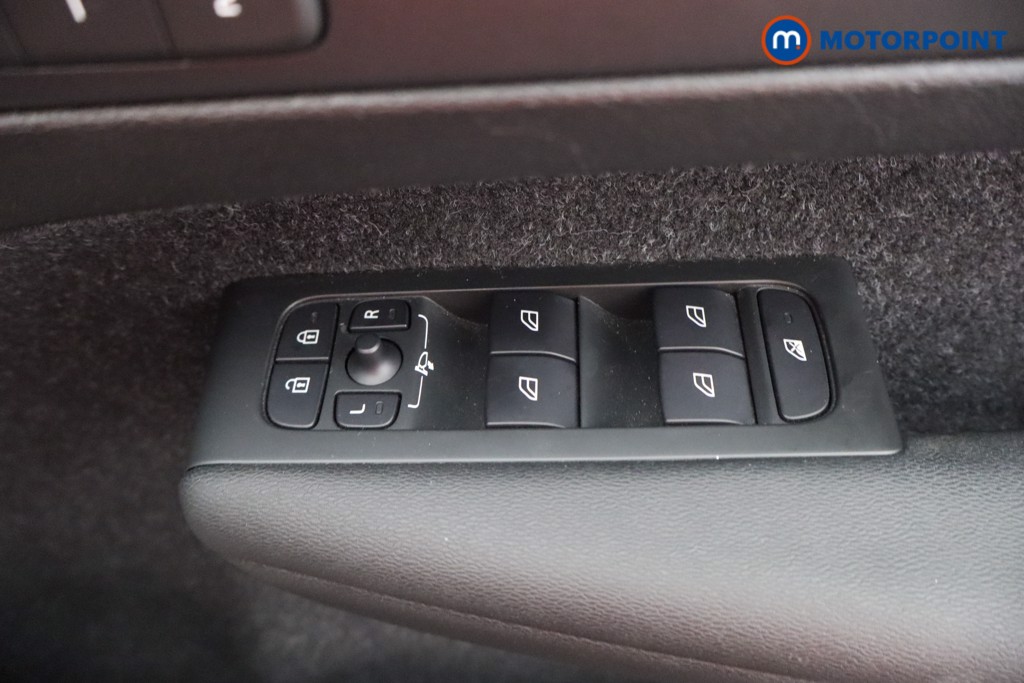 Volvo Xc40 R Design Pro Automatic Petrol SUV - Stock Number (1602033) - 10th supplementary image