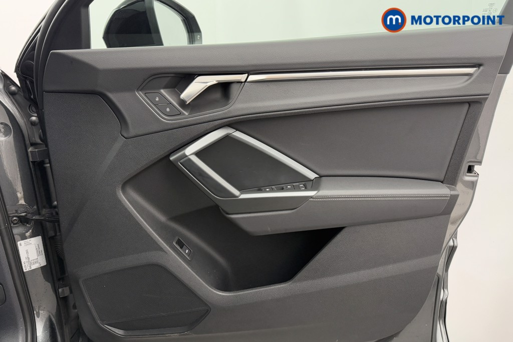 Audi Q3 Black Edition Automatic Petrol SUV - Stock Number (1604792) - 17th supplementary image