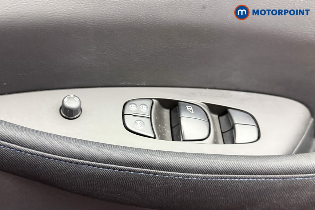 Nissan Leaf Acenta Automatic Electric Hatchback - Stock Number (1605100) - 14th supplementary image