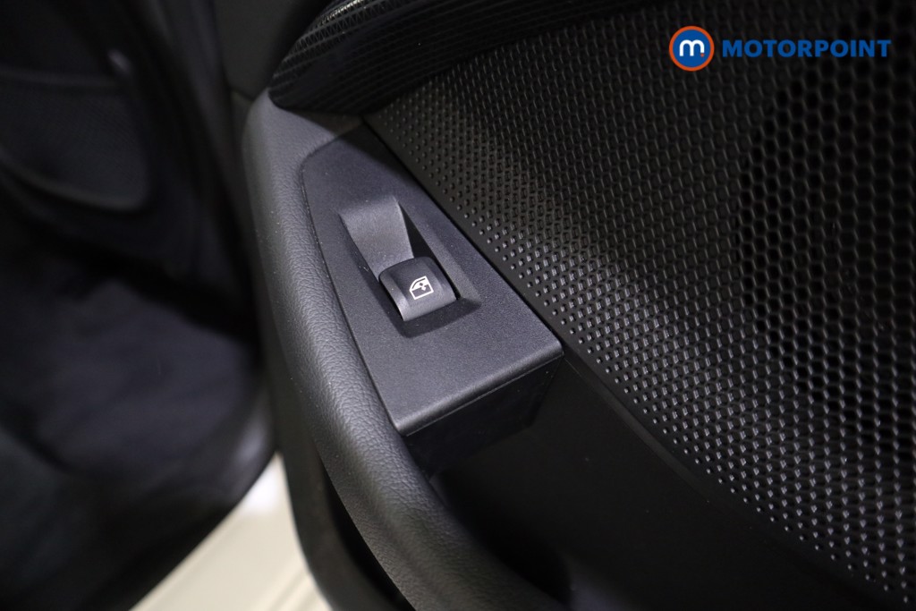 BMW 2 Series Sport Manual Diesel Saloon - Stock Number (1605448) - 19th supplementary image