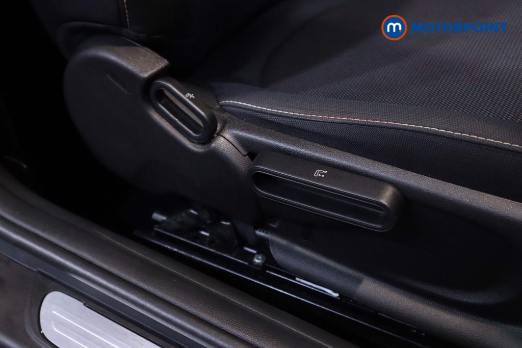 Mini Hatchback Cooper Classic Manual Petrol Hatchback - Stock Number (1607235) - 6th supplementary image