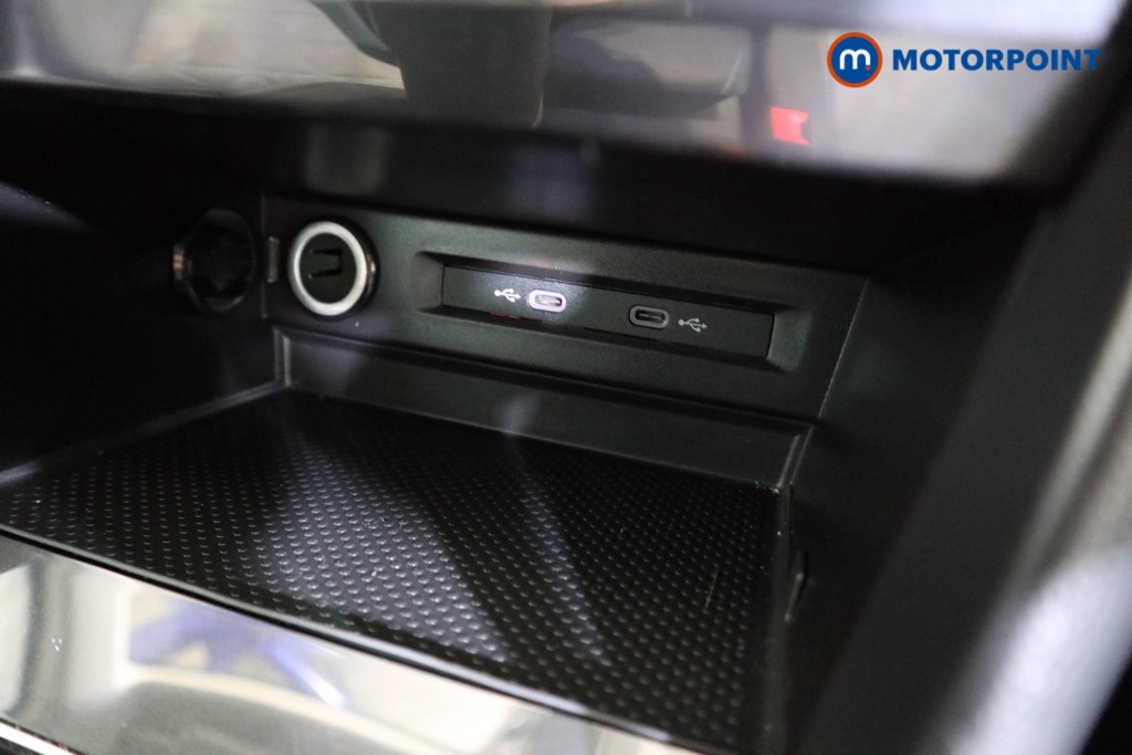 Volkswagen Tiguan Life Automatic Petrol Plug-In Hybrid SUV - Stock Number (1607474) - 8th supplementary image