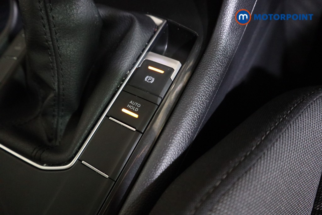 Volkswagen Tiguan Life Automatic Petrol Plug-In Hybrid SUV - Stock Number (1607474) - 10th supplementary image