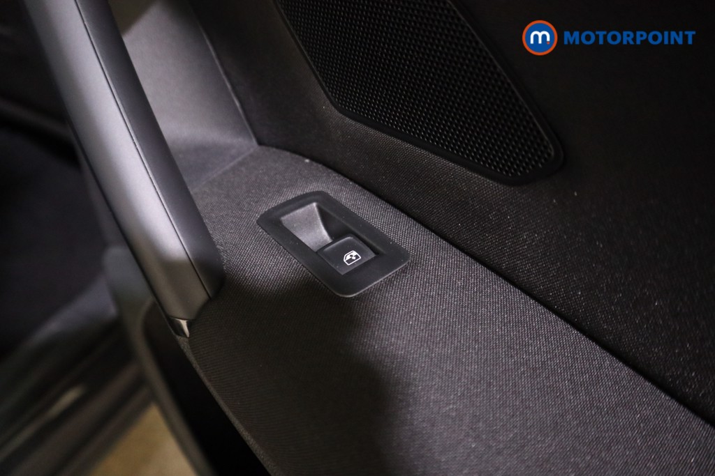 Volkswagen Tiguan Life Automatic Petrol Plug-In Hybrid SUV - Stock Number (1607474) - 20th supplementary image