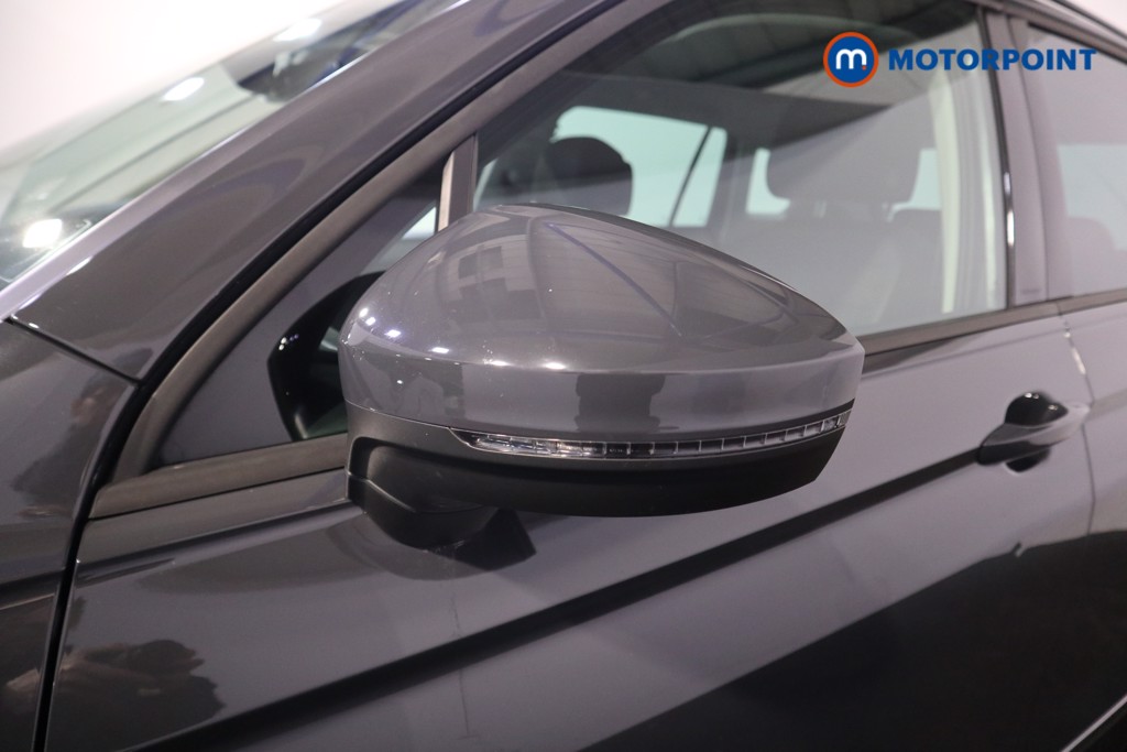 Volkswagen Tiguan Life Automatic Petrol Plug-In Hybrid SUV - Stock Number (1607474) - 32nd supplementary image