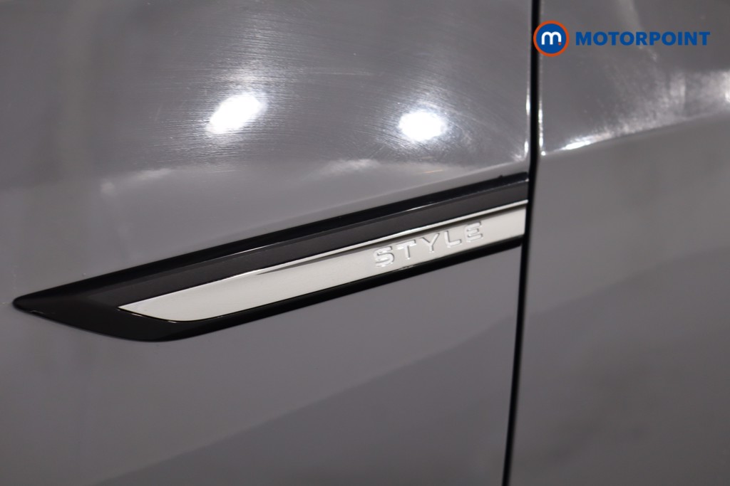 Volkswagen Golf Style Edition Manual Petrol Hatchback - Stock Number (1608190) - 32nd supplementary image