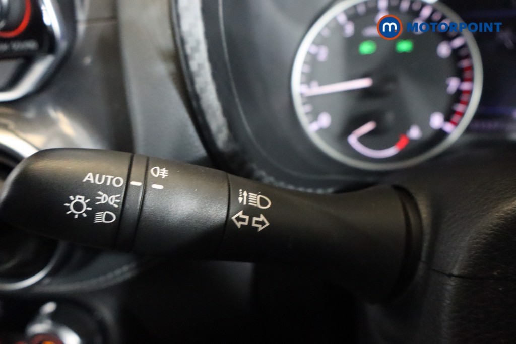 Nissan Juke N-Connecta Manual Petrol SUV - Stock Number (1584282) - 4th supplementary image