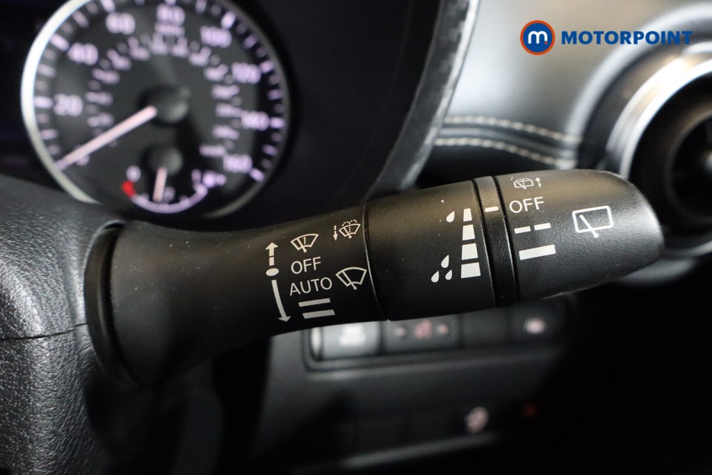 Nissan Juke N-Connecta Manual Petrol SUV - Stock Number (1584282) - 5th supplementary image