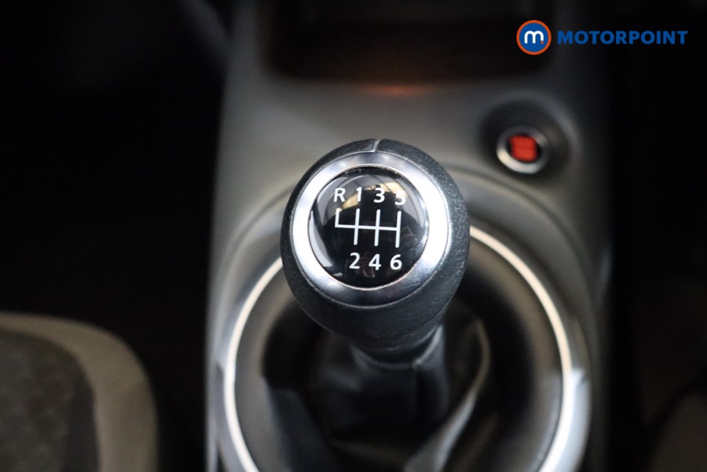 Nissan Juke N-Connecta Manual Petrol SUV - Stock Number (1584282) - 13th supplementary image