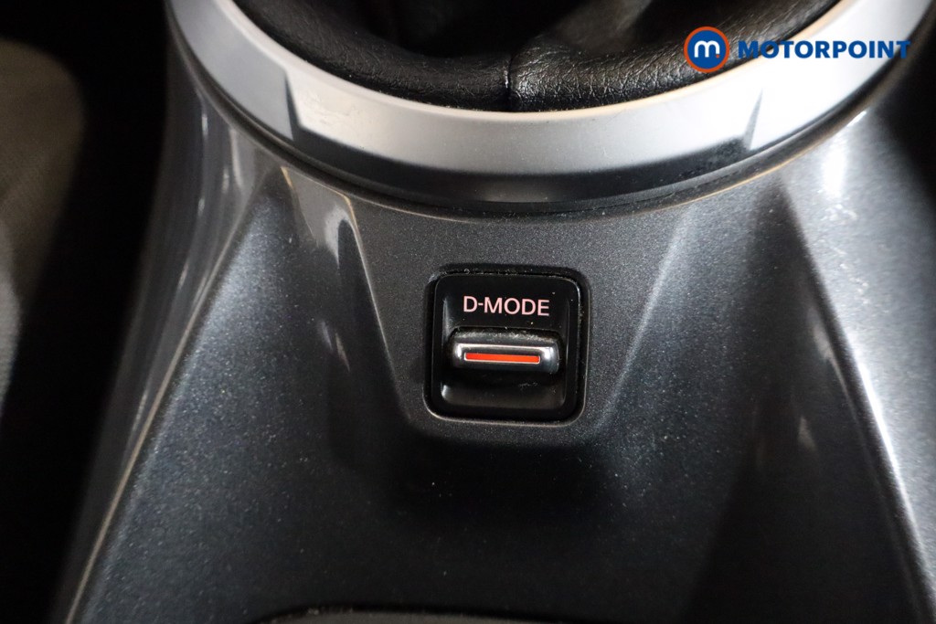 Nissan Juke N-Connecta Manual Petrol SUV - Stock Number (1584282) - 14th supplementary image