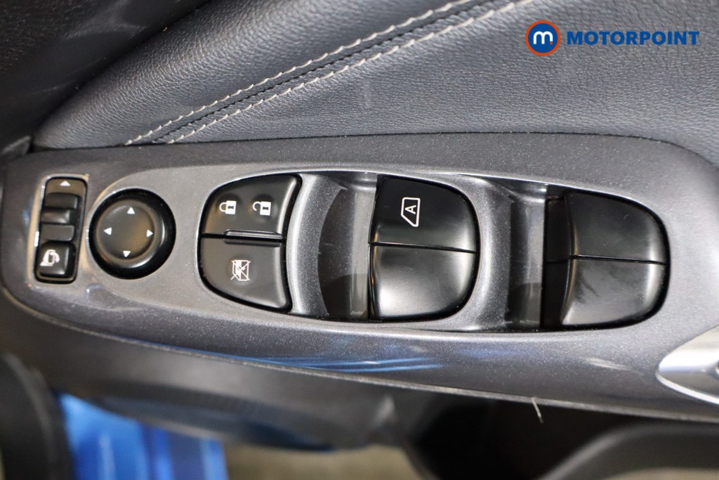 Nissan Juke N-Connecta Manual Petrol SUV - Stock Number (1584282) - 16th supplementary image