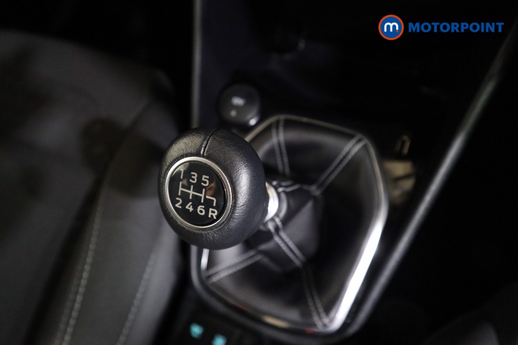 Ford Fiesta Titanium Manual Petrol Hatchback - Stock Number (1588873) - 9th supplementary image
