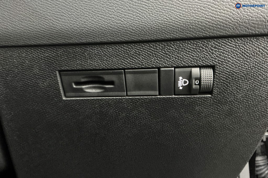 Vauxhall Astra Design Manual Petrol Hatchback - Stock Number (1591688) - 25th supplementary image