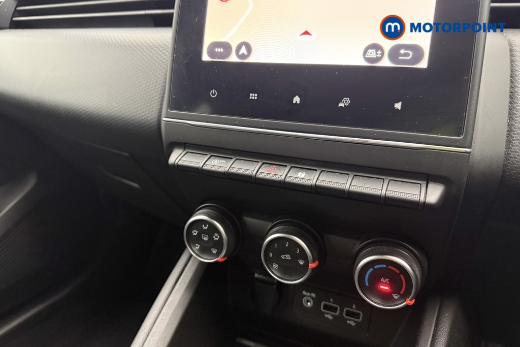 Renault Clio Iconic Manual Petrol Hatchback - Stock Number (1592236) - 12th supplementary image