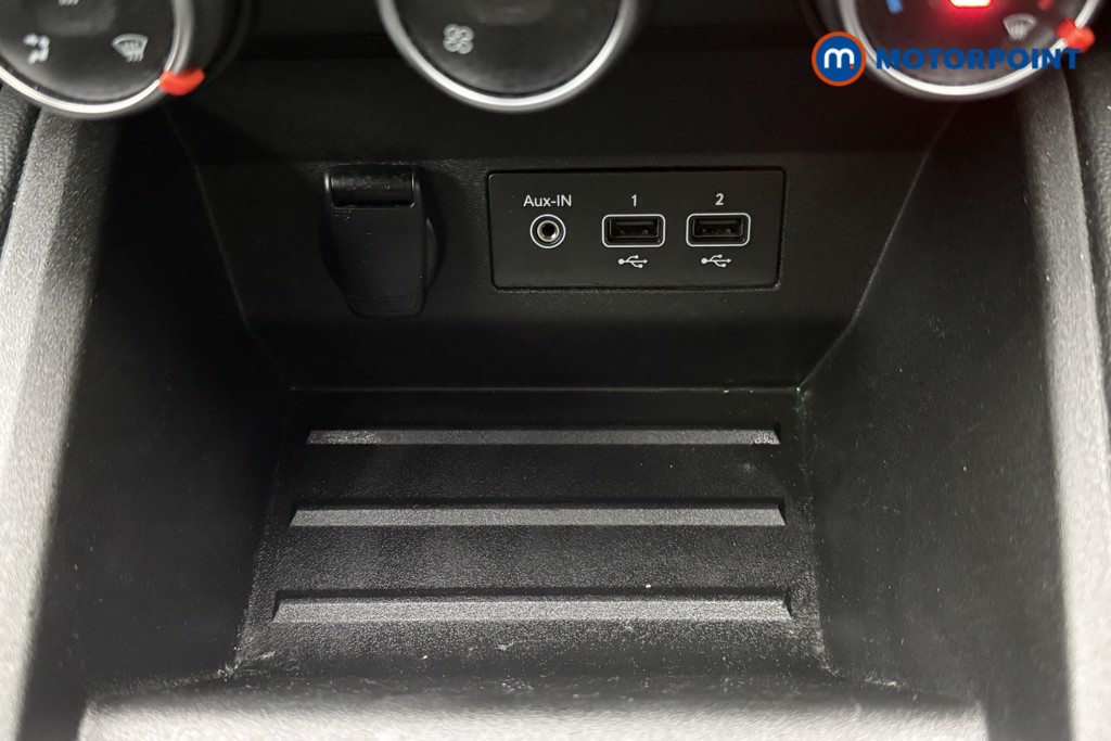 Renault Clio Iconic Manual Petrol Hatchback - Stock Number (1592236) - 14th supplementary image