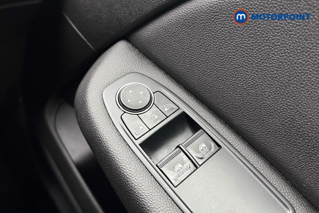 Renault Clio Iconic Manual Petrol Hatchback - Stock Number (1592236) - 16th supplementary image